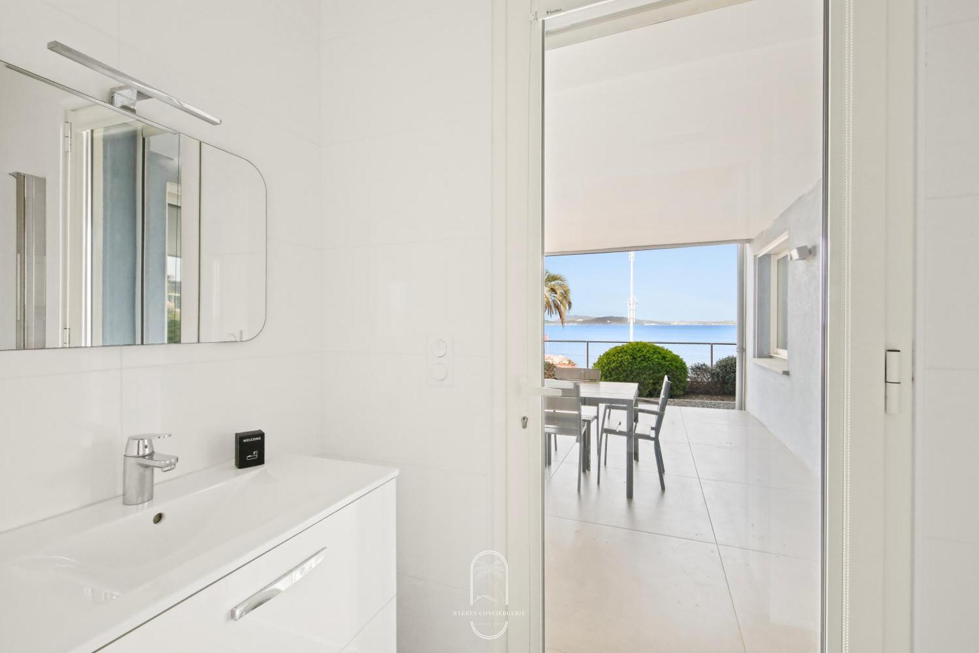 Villa Antoine Appartement Rdj Vue Mer Clim Wifi Parking Plage 50M La Garonne لو براديت المظهر الخارجي الصورة