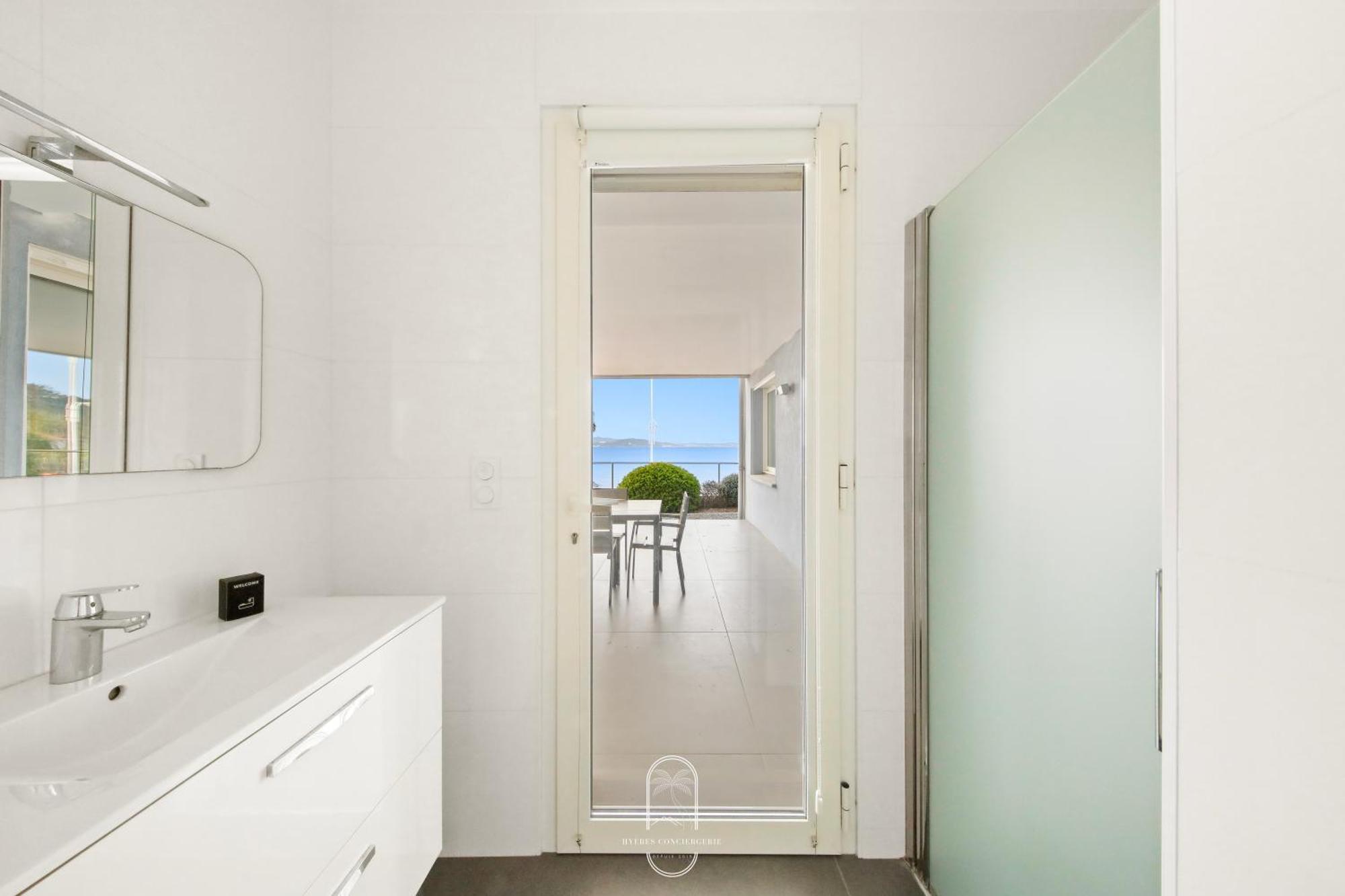 Villa Antoine Appartement Rdj Vue Mer Clim Wifi Parking Plage 50M La Garonne لو براديت المظهر الخارجي الصورة